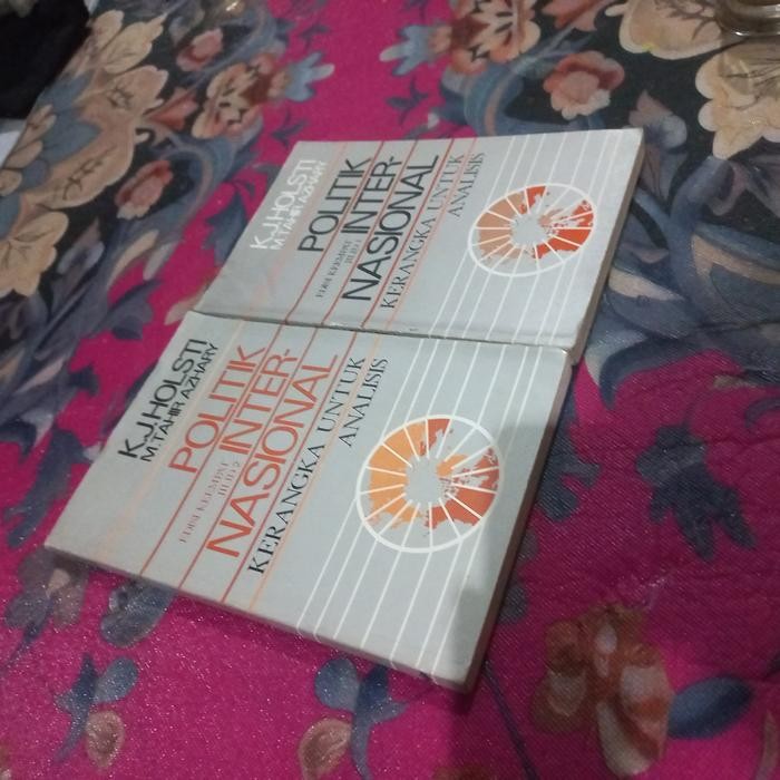 Buku Politik Internasional kerangka untuk analisis jilid 1 dan 2 lengkap K J Holsti original