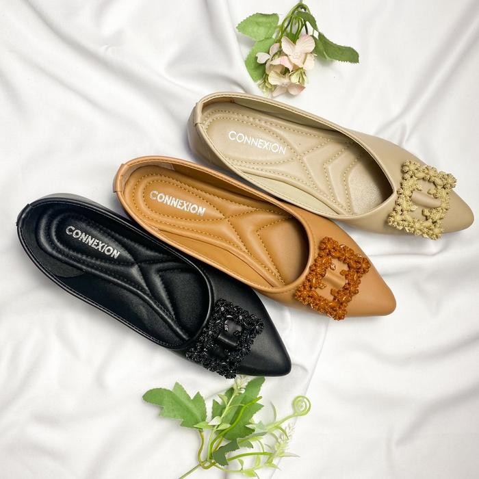 CONNEXION Siena Sandal Wanita Flatshoes Variasi Daun Kotak Cocok Untuk Acara Formal Dan Non Formal K