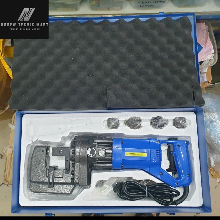 

Mesin pembuat lubang hidrolik / Hydraulic hole punching machine ST 20