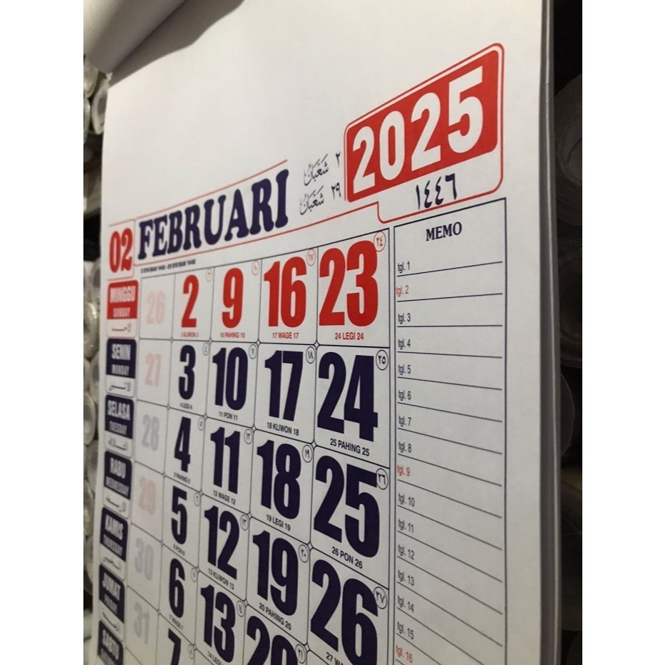 

Kalendar kalender kerja dinding 2025 sedang