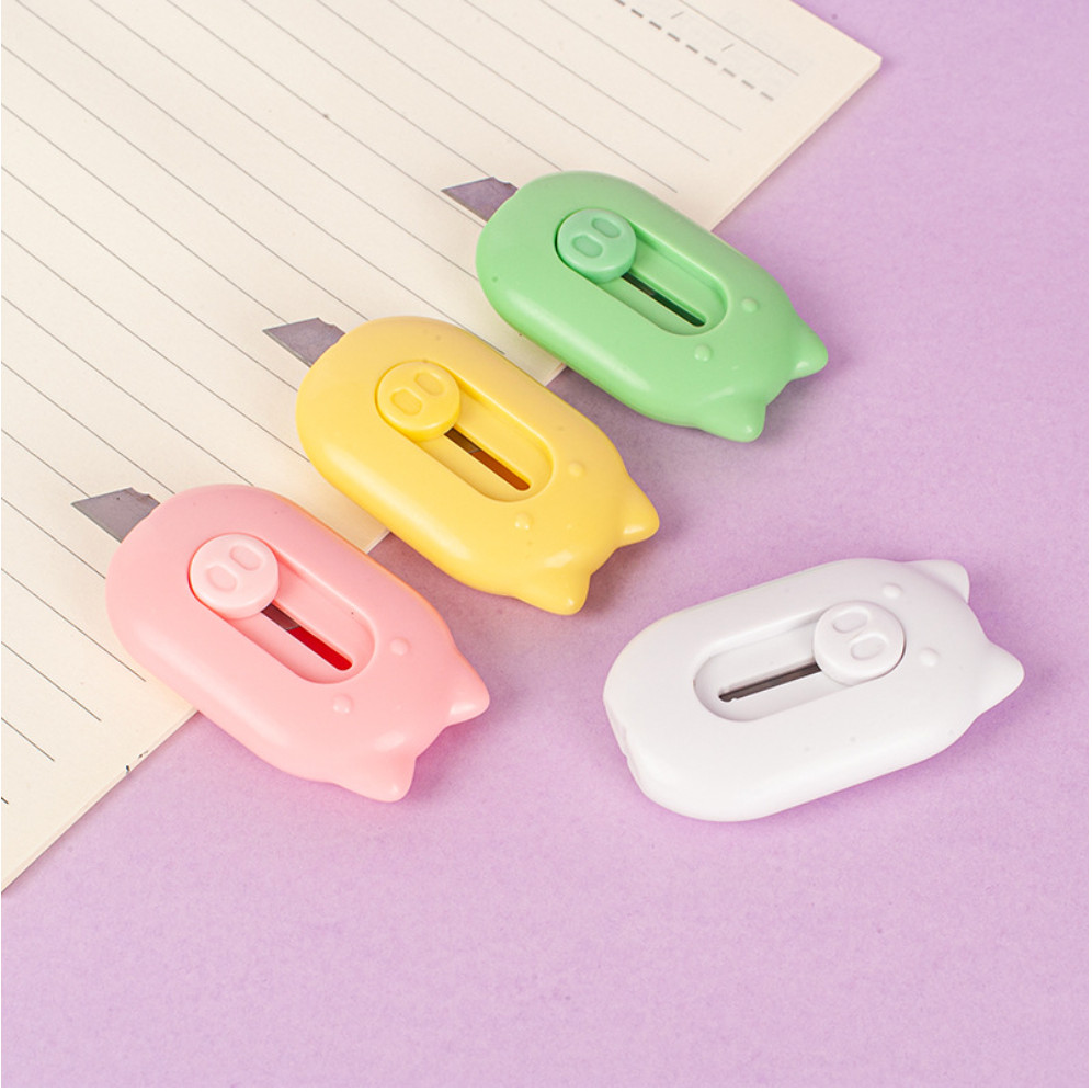 

Pisau Cutter Mini Motif Piglet Alat Bantu Potong Kertas Plastik Unboxing Pembuka Paket Lucu Unik