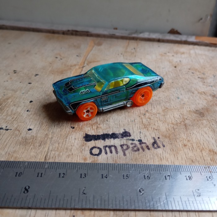 MAINAN hot wheels 69 chevelle diecast