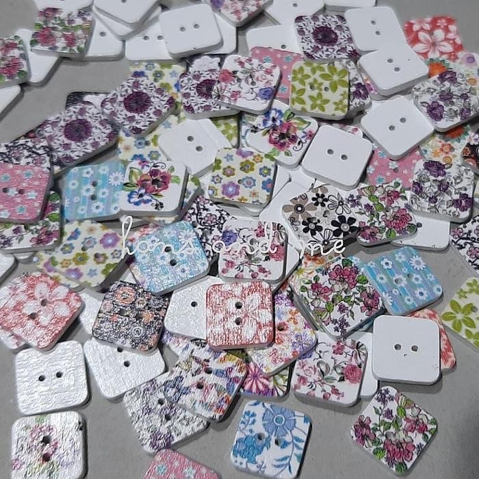 Kancing Kayu Kotak Motif