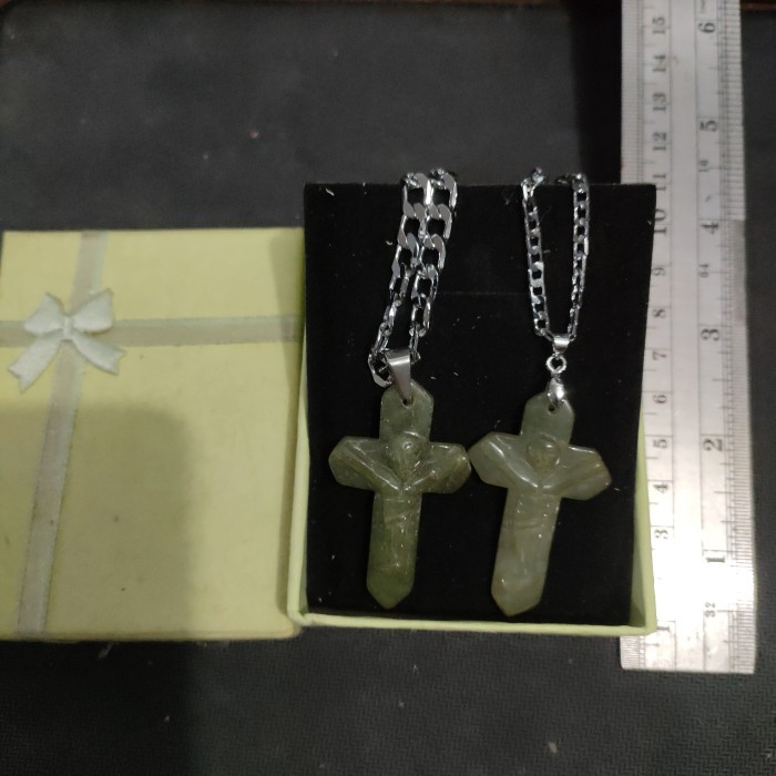 kalung salib giok batu couple 002