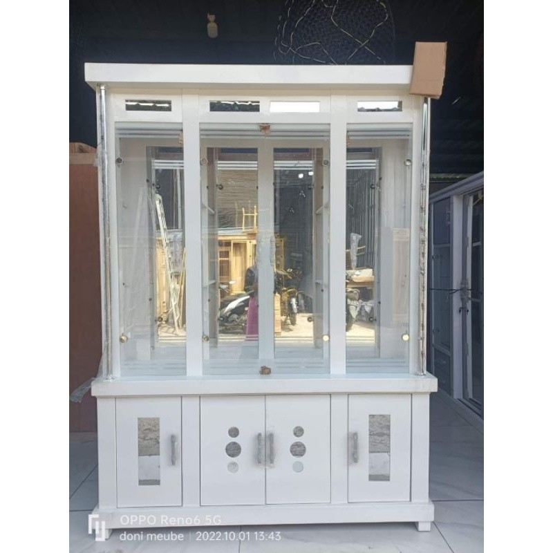 Buffet Kristal Minimalis 4 Pintu / Lemari Hias / Bufet Pajangan