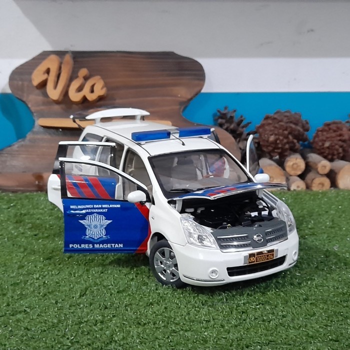 Die cast Nissan Grand Livina Patwal Srikandi Magetan mainan anak skala 18