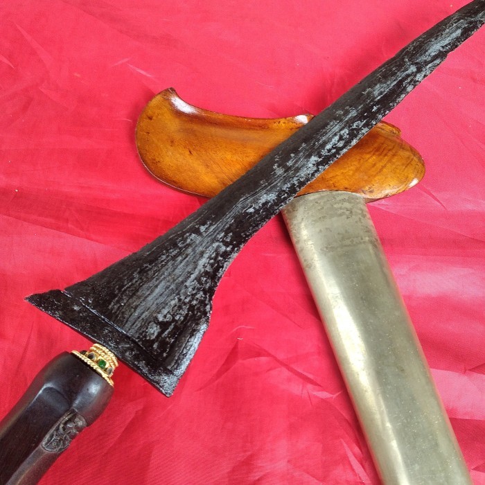 

keris brojol sepuh pamor singkir / gajah gelar warangka trembalu iras