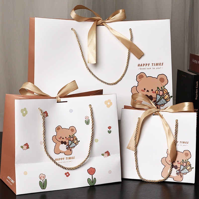 

Paper Bag Kado Aesthetic Tas Kantong Karton Motif Kartun Bear Lucu Premium Pita