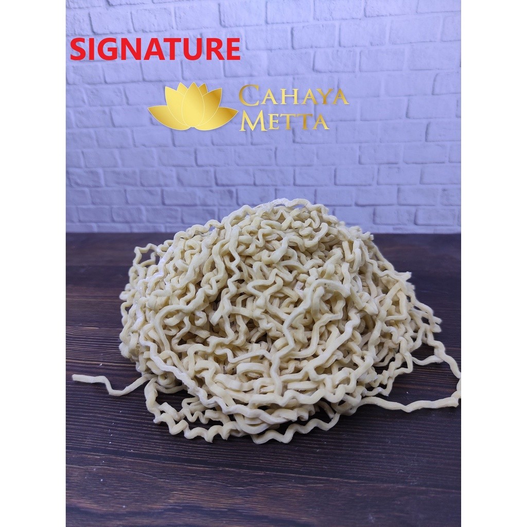 

Mie Mentah / Bakmi Ayam Keriting Siantar Telor Bebek Asli 100% Premium @ 1000 gr