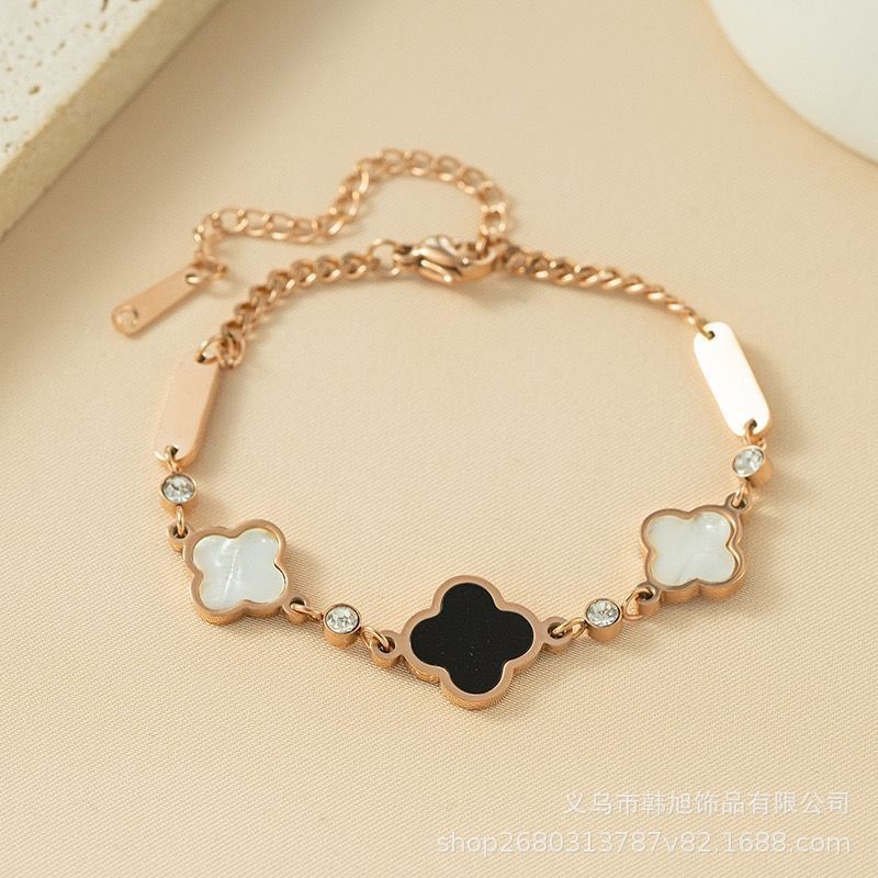 Gelang Wanita Titanium Daun Bunga Clover HitamPutih Gelang Wanita