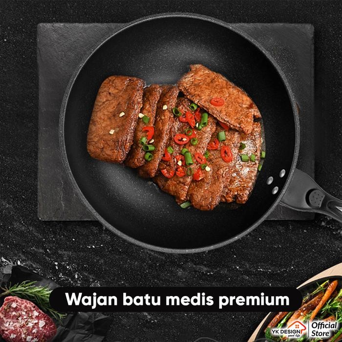 Merek TKIS By YK Design Wajan Batu Medis Permukaan Wajan Kasar Gagang Plastik Ukuran 32CM YK-822A01 