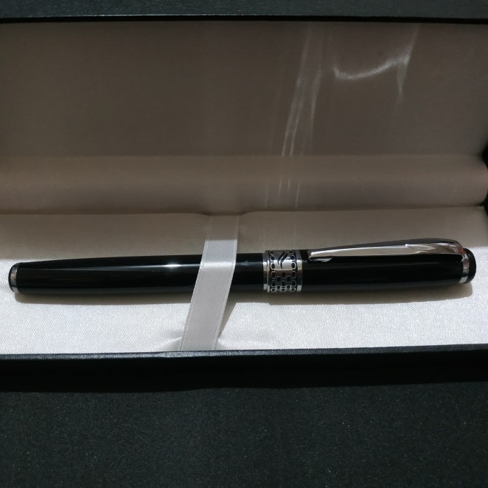 

[TERBARU] Pulpen Eksklusif Roller Ball 720 Hitam kilap Klip Silver Free Grafir