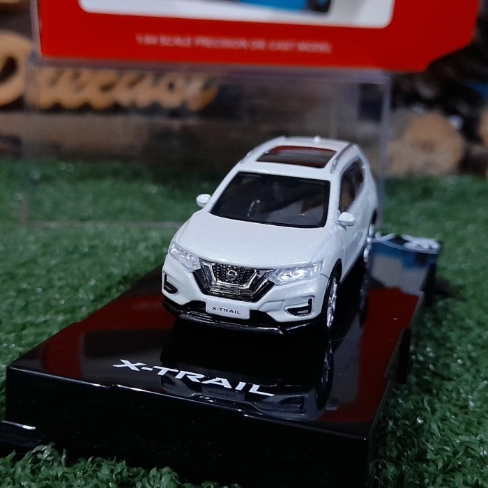 Diecast Nissan Xtrail T32 putih minus mainan anak skala 64
