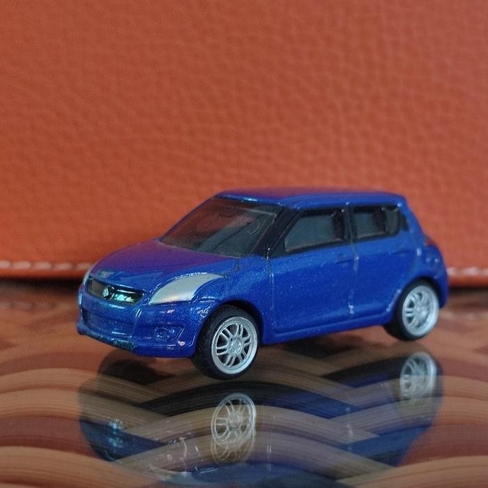 Tomica Suzuki Swift Custom 1:64