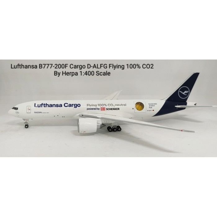 Pesawat Terbang Lufthansa B777-200F Cargo D-ALFG Flying 100% CO2  Herpa Skala 1/400 Diecast