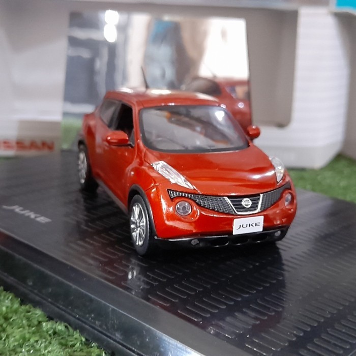 Die-cast Nissan Juke mainan anak skala 43