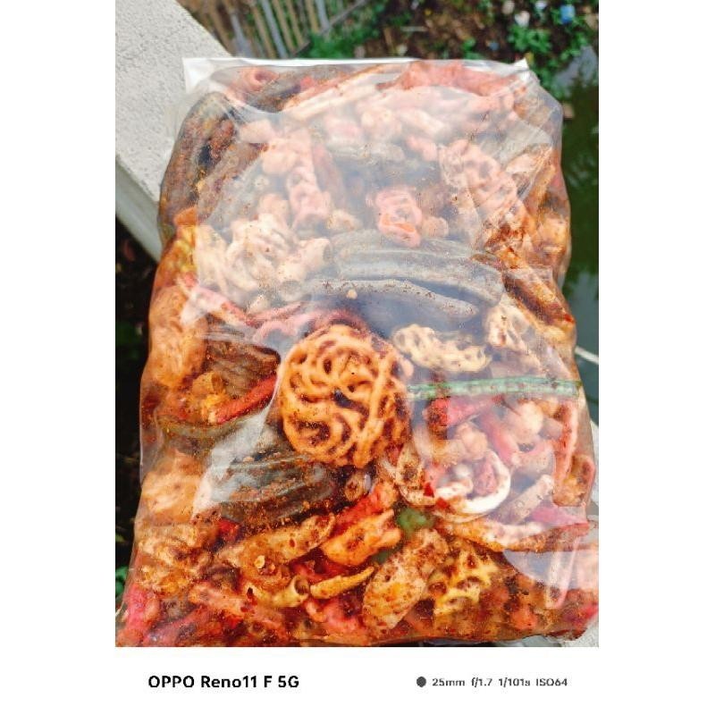 

Cemilan Seblak KRUPUK MIX PEDAS DAUN JERUK ISIAN KRUPUK BETON BAWANG JENGKOL MAKRONI PEDO MAWAR