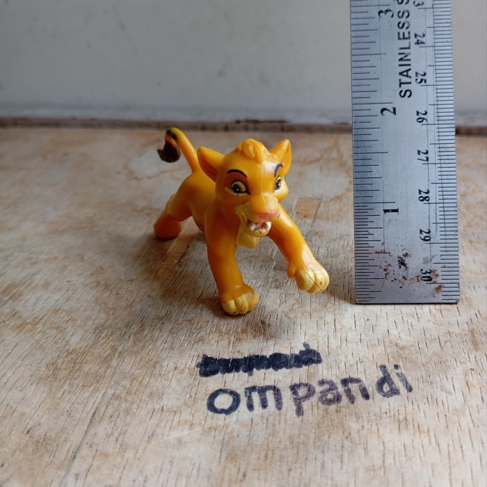MAINAN figure disney kartun the lion king