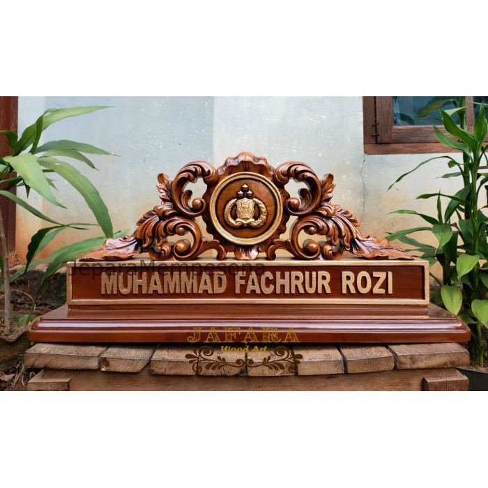 papan nama meja ukiran kayu jati logo tribata polri motif ukir terbaru