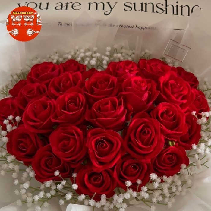 

Buket Mawar Bentuk Hati / Buket Bunga Mawar 22 tangkai + Kue Love Hari Ibu 1 set