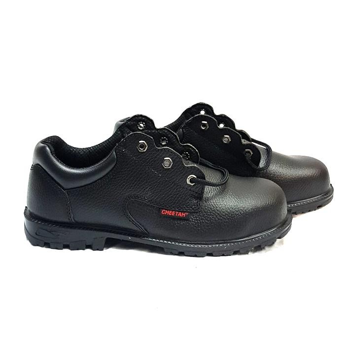 Sepatu safety pria merk Cheetah