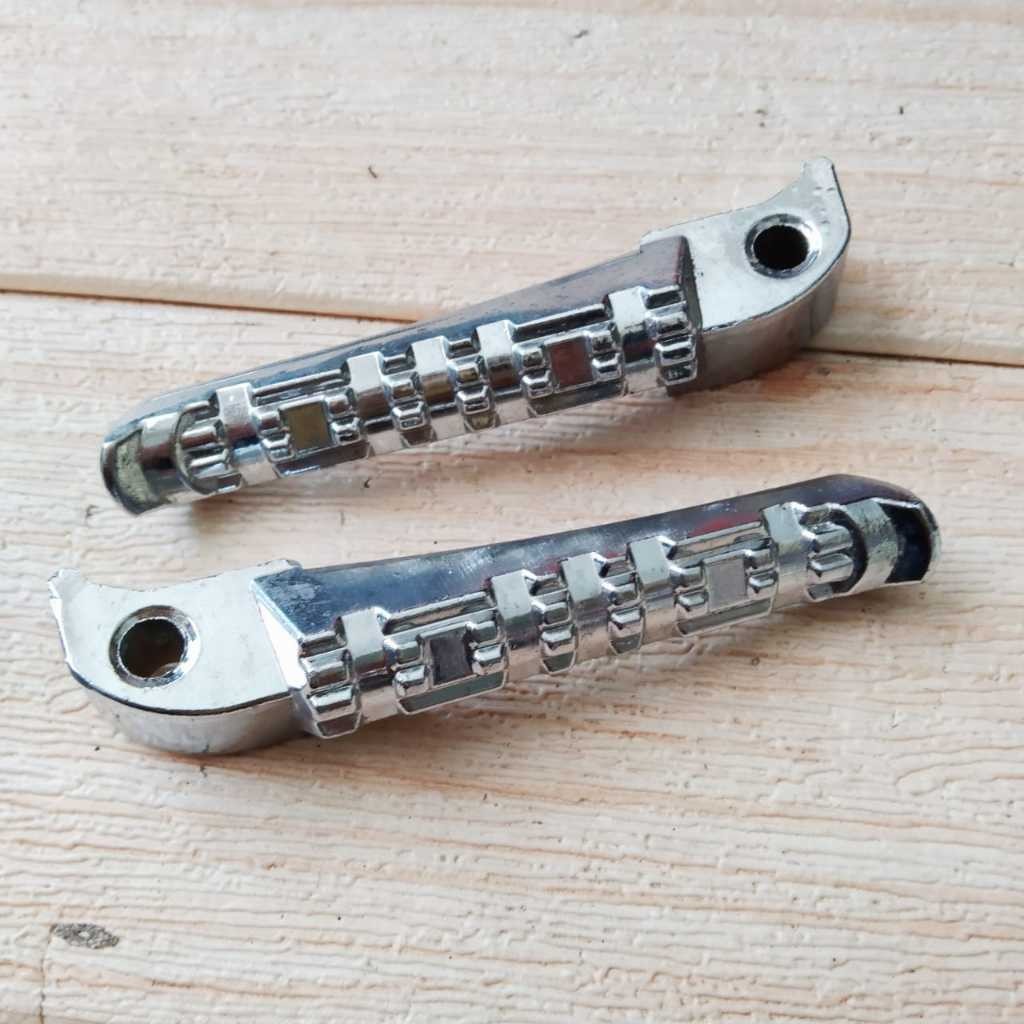 PIJAKAN KAKI BELAKANG FOOTSTEP MOTOR YAMAHA VIXION LAMA /COD
