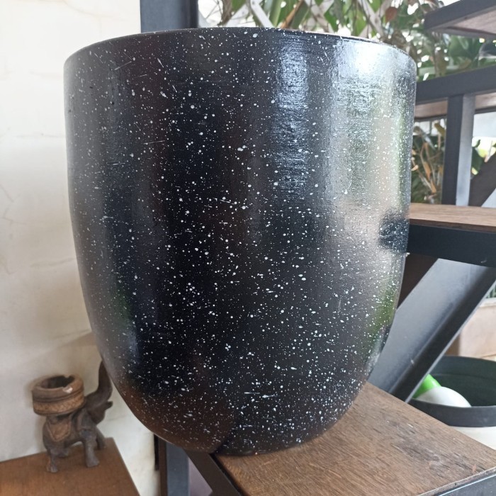 pot besar putih diameter 40cm tinggi 40cm , Keboen Keyang - Hitam