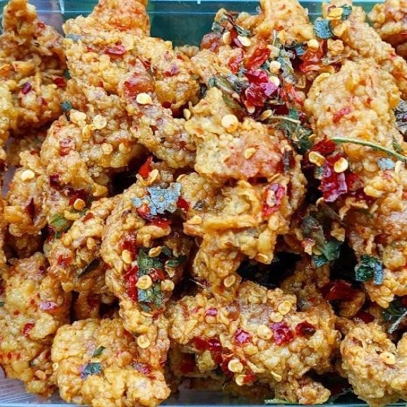 

Kripik KULIT kriukk AYAM PEDAS DAUN JERUK 1000 GR - KULIT AYAM CRYPSI Keripik Kulit Kering Makanan