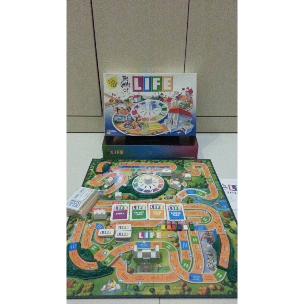 The Game of LIFE 2002 by Milton Bradley