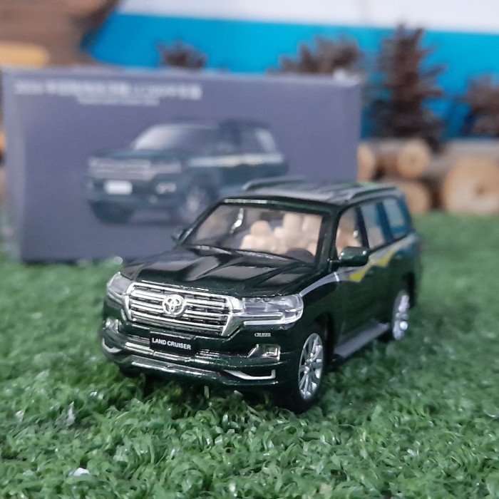 Diecast Toyota Land Cruiser 200 with tire mainan anak skala 64