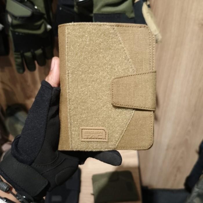 

DOMPET TAC BRAVO PASSPORT WALLET - BROWN