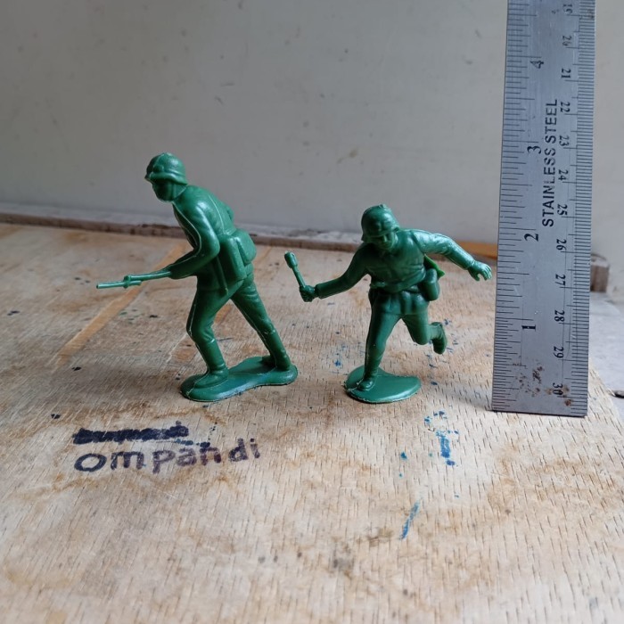 ZS34 2 pcs figure tentara plastik taiwan