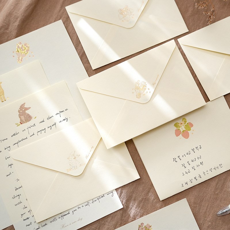 

Stationery Set (4 Vintage Style Paper Sheets + 2 Envelopes) retro Letter Writing Paper For Love Letter Party Invitations