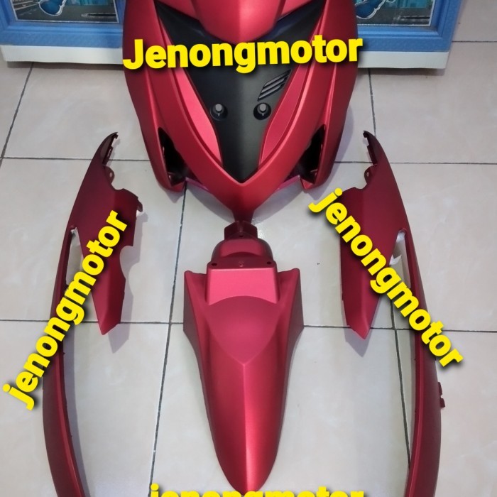 Cover full body halus vario 110 karbu lama merah doff
