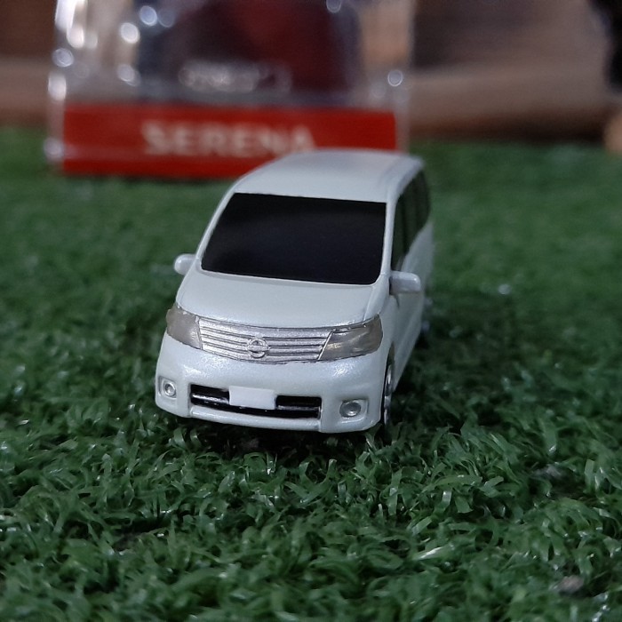 Diecast Nissan Serena C25 mainan anak skala 72