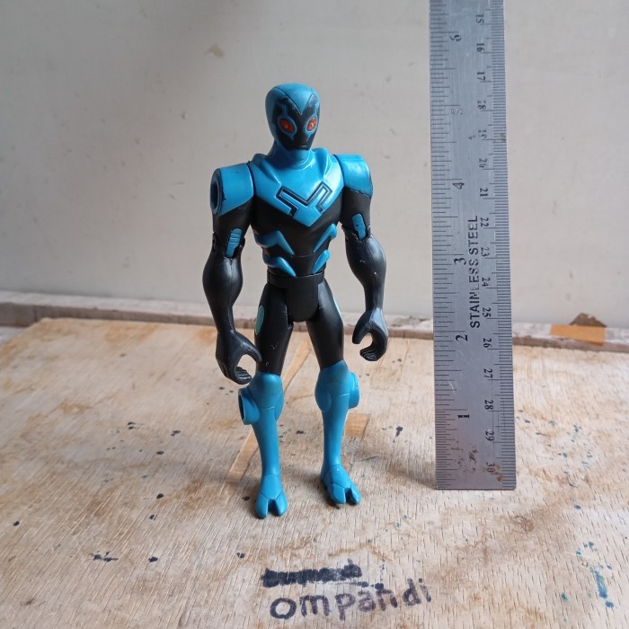 MAINAN figure action blue Beetle dc Comics