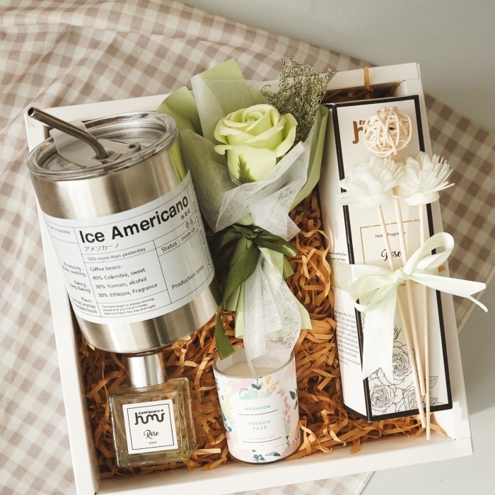 

[Best Seller] GUMI - Hampers Birthday/Hampers Anniversary/Hampers Wisuda/Kado Ultah