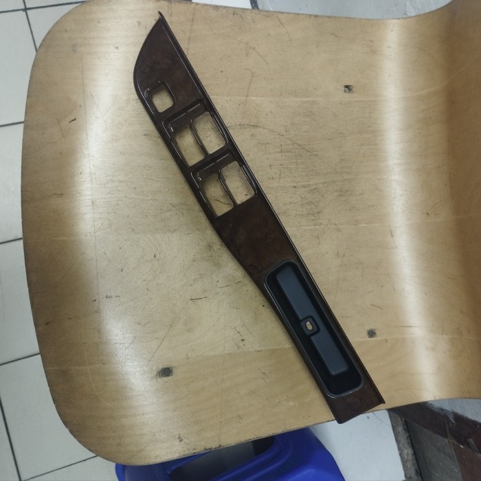 Cover power window panel wood depan kanan MITSUBISHI KUDA BERKUALITAS
