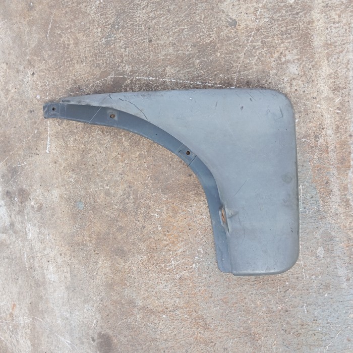 Mudguard penahan lumpur belakang kanan R Nissan Xtrail x-trail t30 ori