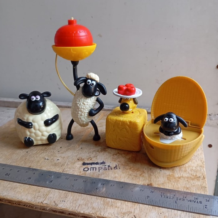 MAINAN 4 pcs figure kartun Shaun the sheep
