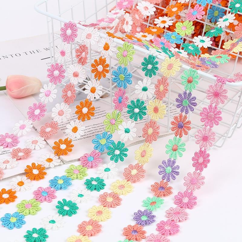 

2.5CM Wide Beautiful White Embroidered Daisy Lace Fabric 3d Flowers Lace Ribbon Dress Collar Hats Headwear Sewing Trimming Decor