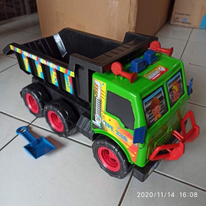 MAXH Mainan mobil truk pasir jumbo super besar dump truck panjang 48cm skop - Hijau
