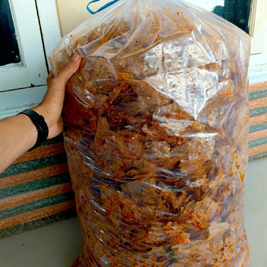 

Keripik Kaca Original Gurih dan Pedas Daun Jeruk Kemasan 1 Bal (10 kg) - Snacks - Food