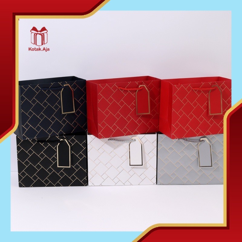 

Tas Kado / Tas Hampers / Tas Souvenir / Goodiebag Kado / Goodiebag Hampers / Paper Bag Kado I AN04A7