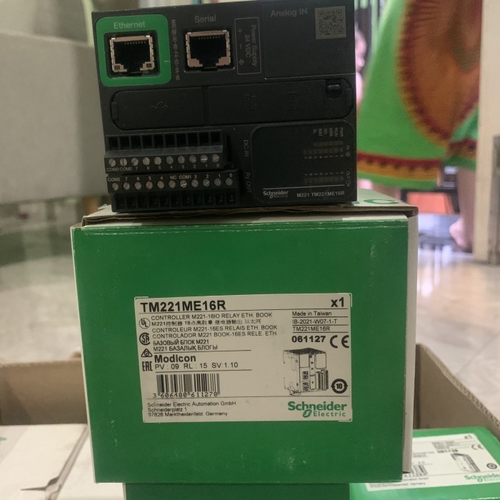 Modicon TM221ME16R Book logic kontroler schneider