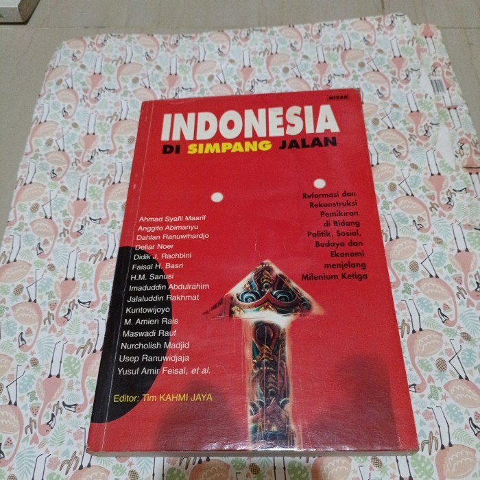 Buku Indonesia Di Simpang Jalan