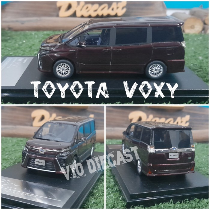 Die-cast Toyota Voxy mainan anak skala 43