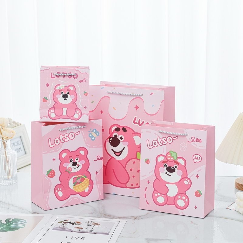 

MMD Paperbag Karakter Kartun Rabbit Bear Lucu Transparant Goodie Bag Motif Beruang Strawberry Tas Jinjing Mika Serbaguna Bingkisan Hadiah Hampers Ulang Tahun Anak Kotak Souvenir Kantong Tentengan Bingkisan Paper Bag