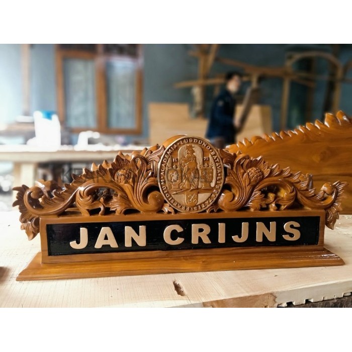 

PAPAN NAMA MEJA KERJA + PAPAN NAMA UKIR / CUSTOM LOGGO Complicated yermurah KF3421