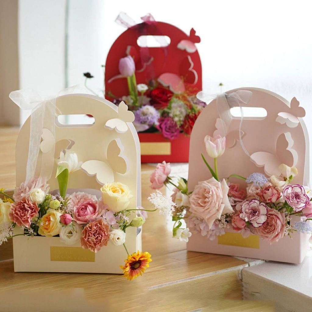 

Box Bunga/ Kotak Bunga Edisi Mother's Day / Flower Box Kupu Kupu/ Box Buket